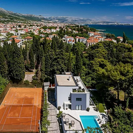 Luxury Velvet Bourbon Split With Pool, Tennis Court &