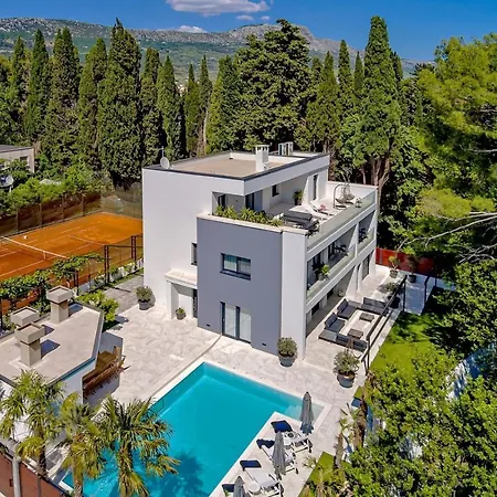 Luxury Velvet Bourbon Split With Pool, Tennis Court & Willa *