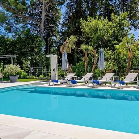 Luxury Velvet Bourbon Split With Pool, Tennis Court & *