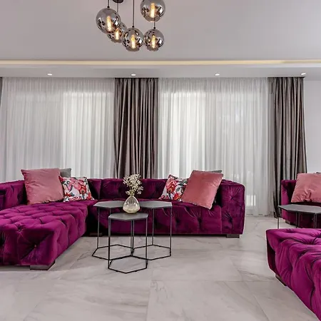 Luxury Velvet Bourbon Split With Pool, Tennis Court & Kaštela