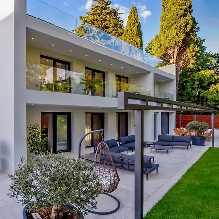Luxury Velvet Bourbon Split With Pool, Tennis Court & *