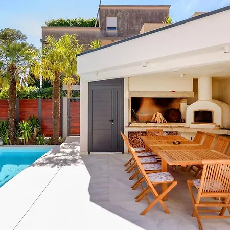 Willa Luxury Velvet Bourbon Split With Pool, Tennis Court &