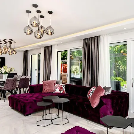 Luxury Velvet Bourbon Split With Pool, Tennis Court & Kaštela
